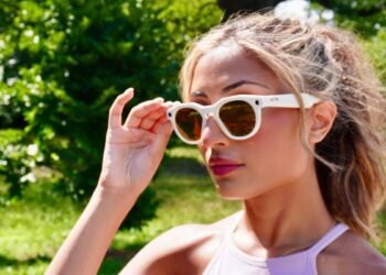 I took a walk with Meta’s new Oakley smart glasses – they beat my Ray-Bans in every way