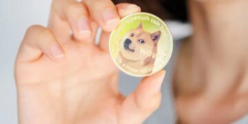 Symmetrical Triangle Converges With High-Timeframe Wyckoff Setup Symmetrical Triangle Converges With High-Timeframe Wyckoff Setup