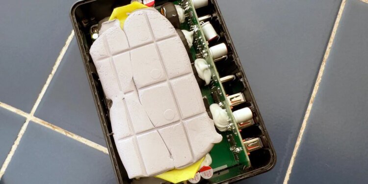 I took apart this cheap 600W charger to test its claims. What I found inside was not right I took apart this cheap 600W charger to test its claims. What I found inside was not right