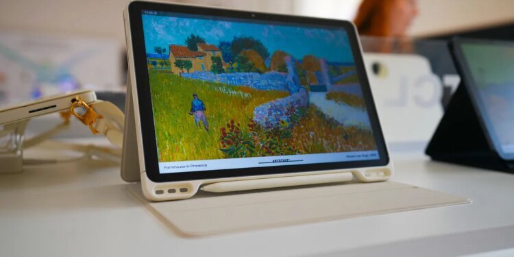 The tablet that replaced my iPad and Kindle got a worthy successor (and it’s just as cheap)
