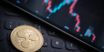 XRP Panic At .39, But Structure Still Favors A Larger Upside Rotation