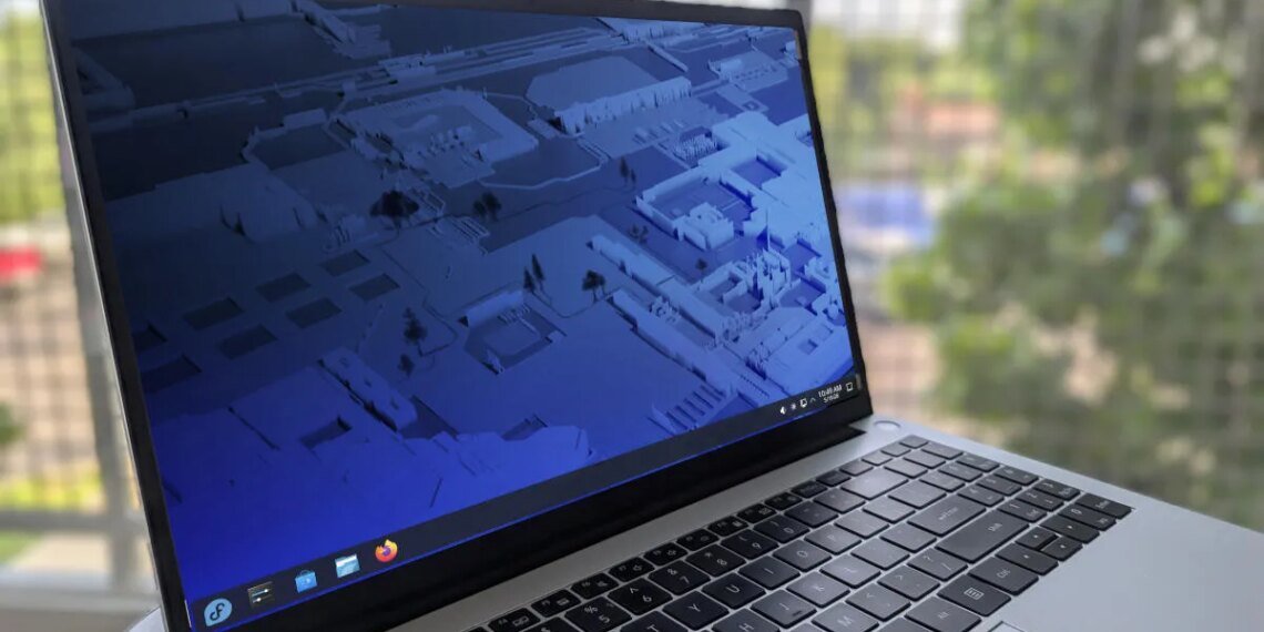 Kubuntu vs. Fedora KDE: Which KDE Plasma distro is right for you?