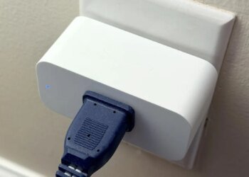 How I’m using this  smart plug to automate my house with voice commands
