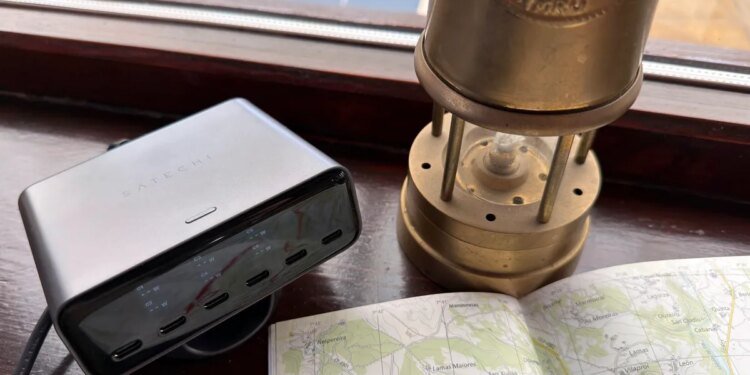 This 6-port USB-C charger replaced my ugly power brick – and powers my entire desk