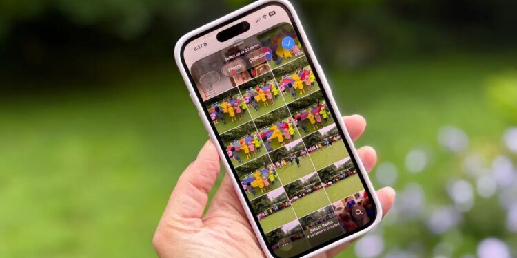 Add photos to your iMessages with one tap – how to skip that annoying iOS menu Add photos to your iMessages with one tap – how to skip that annoying iOS menu